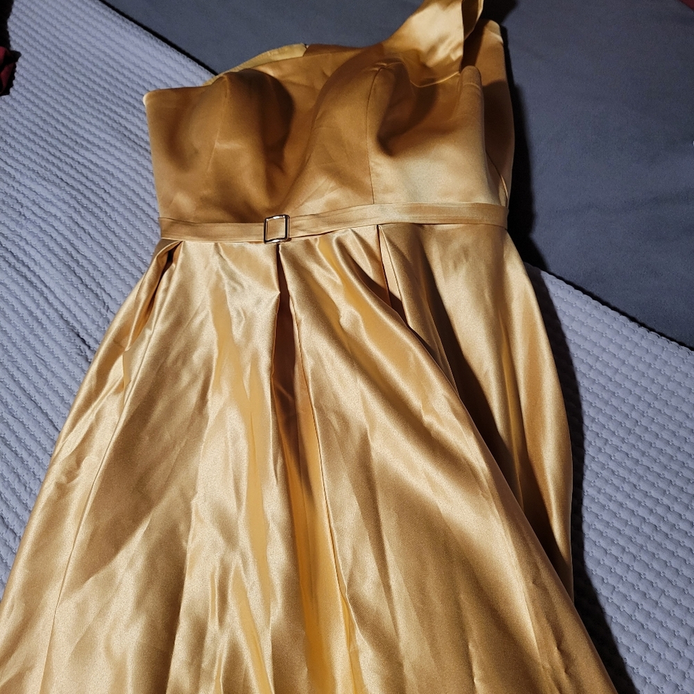 Elegant Gold Women's Dress